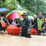 Banjir Landa 9 Kota/ Kabupaten di Aceh, Kodam Iskandar Muda Kerahkan Pasukan Reaksi Cepat Penanggulangan Bencana Dalam Evakuasi Warga